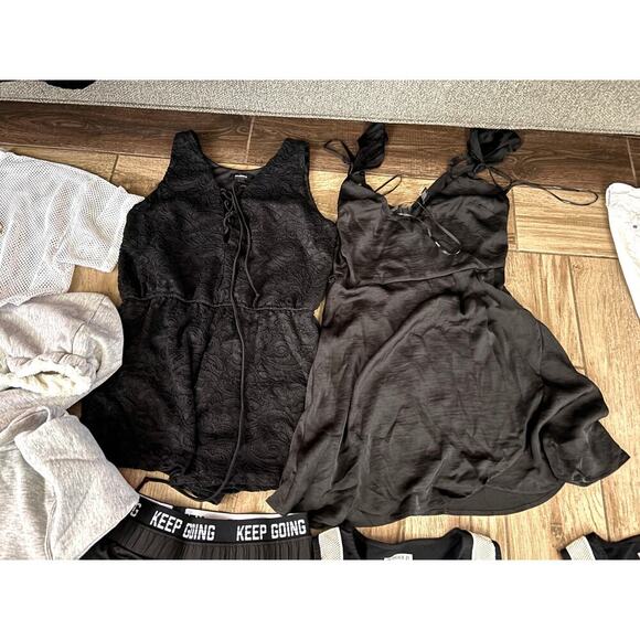 Lot of 9 Tops Dress Pants Womens Activewear M-L Clothing Reseller Bundle - Picture 3 of 12